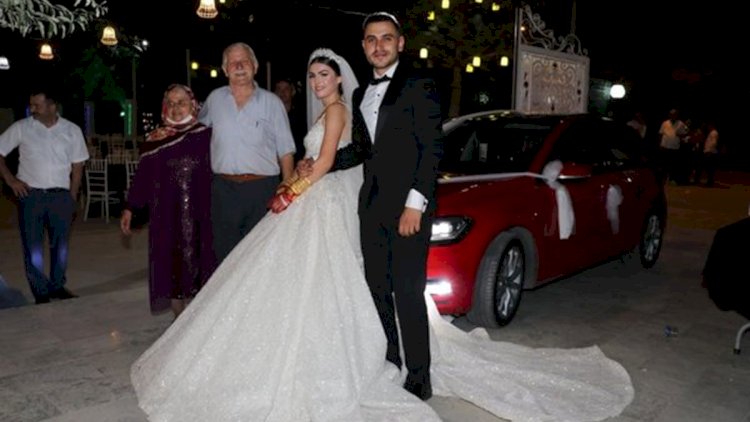    Toyu olan nəvəsinə babasından 300 minlik hədiyyə - FOTO   