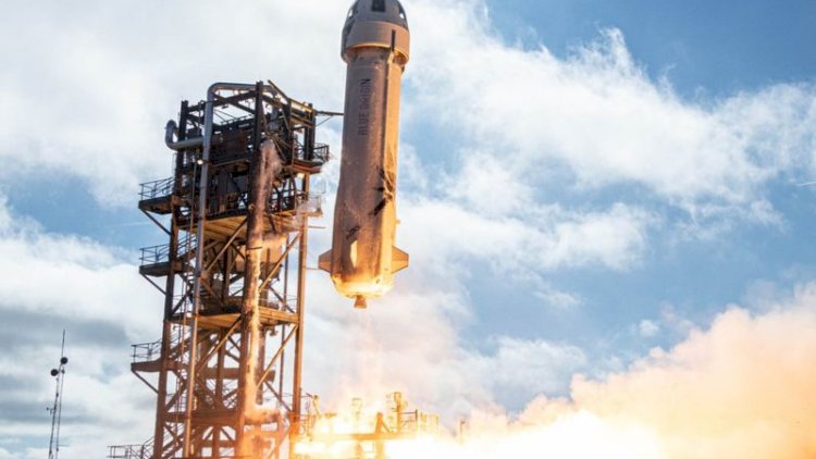    Jeff Bezos öz gəmisində kosmosa uçur   