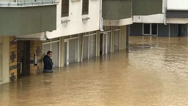 Türkiyədə daşqın: Kəndlər boşaldıldı - Fotolar + Video