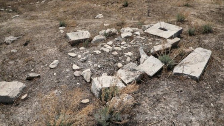    Xarici jurnalistlər Cəbrayılda ermənilərin dağıtdığı qəbiristanlıqda olublar   