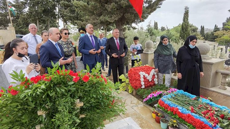    İcra başçısı şəhidin ad günündə məzarını ziyarət etdi   - Fotolar