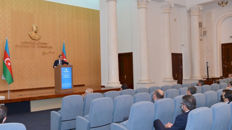    Araz Əzimov Ceyhun Bayramovla görüşdə yuxuya getdi – FOTO   