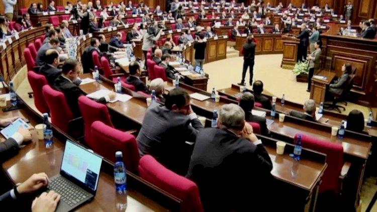    “Demokrat” Paşinyandan avtoritar qanun layihəsi   