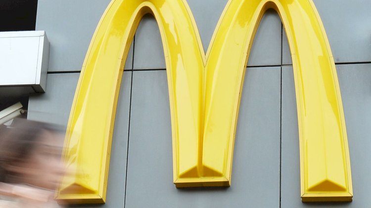    Orucu pozulmuş qadın “McDonald's” təzminat tələb edir   