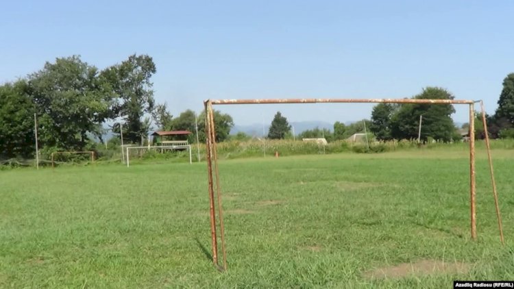    “Futbol meydançalarının yerində kababxanalar tikilib”   