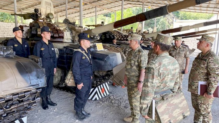    Müdafiə naziri Kəlbəcər və Laçındakı hərbi hissələrdə olub   