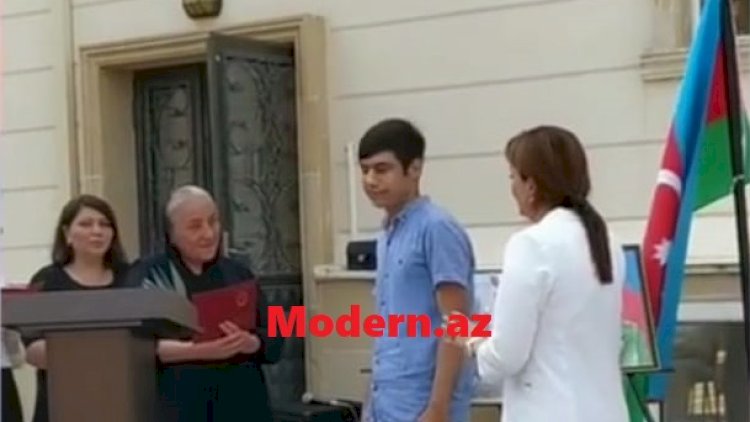    Polad Həşimovun anasının attestat verdiyi məzun ən yüksək balı topladı - Video   