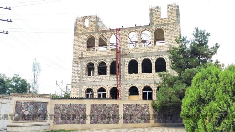    Qubada fəhlə işlədiyi binadan yıxılaraq öldü   