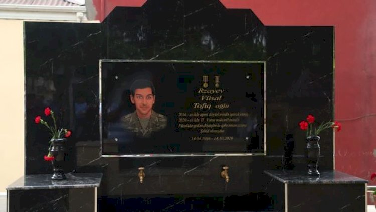    Xətai rayonunda şəhid Vüsal Rzayevə xatirə lövhəsi qoyuldu, adına bulaq istifadəyə verildi - Fotolar   