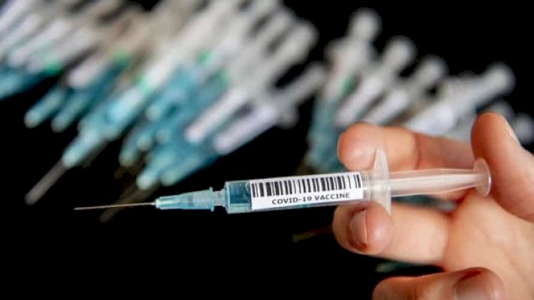    “Qırmızı Xaç”ın vaksinasiyanın əleyhinə olan tibb bacısı peyvəndi fizioloji məhlulla əvəz edib   