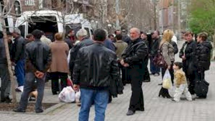   Ermənistan sərhəddəki əhalini evakuasiya edir   