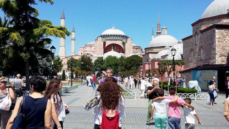    Türkiyəyə gedən azərbaycanlıların sayı kəskin artıb   
