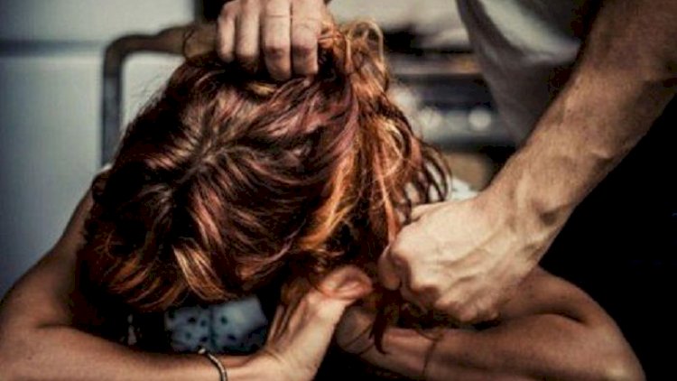    Bakıda müdir xanım işçini döydü   