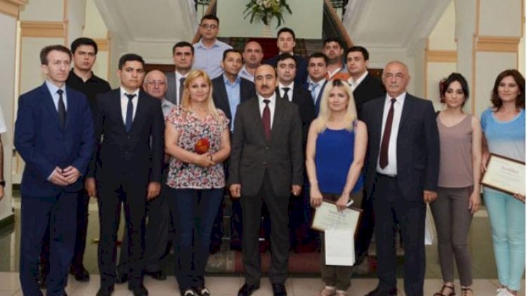    Əli Həsənovun qızı işdən çıxarıldı    