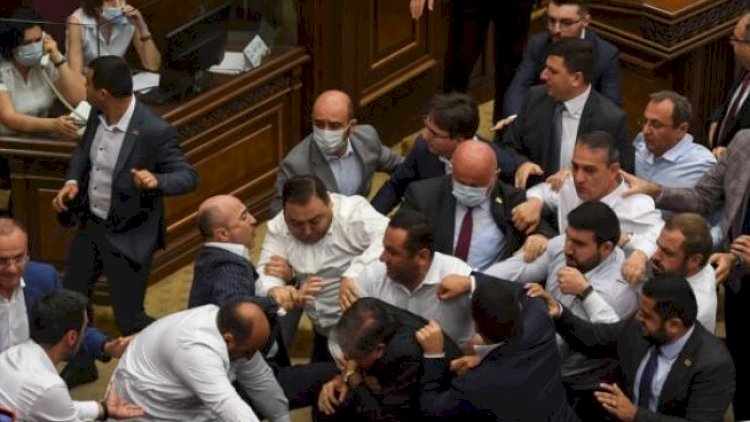    Paşinyanın qaynını parlamentdən qovdular   