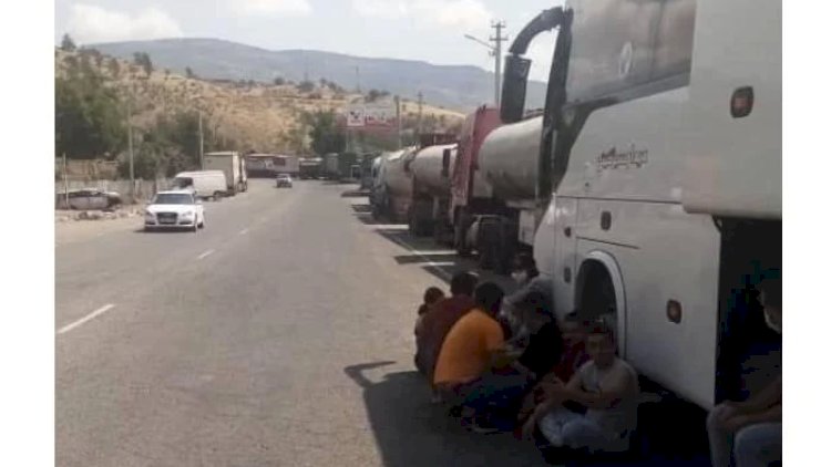   İrandan Ermənistana gedən yardım maşınları sərhəddə qalıb - Foto   