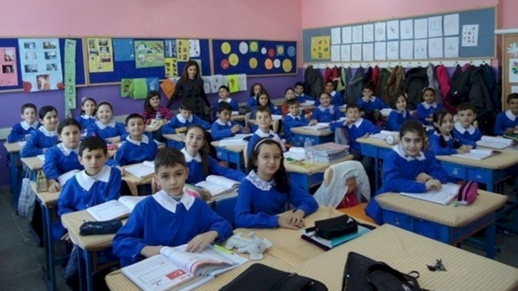    Türkiyədə məktəblər açılır   