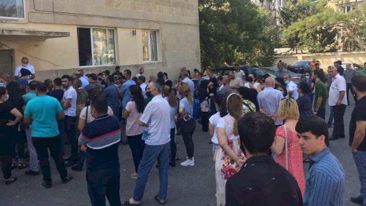    Azərbaycanda vaksin müsibəti: “Kim bacarır, özünü qabağa salır”   