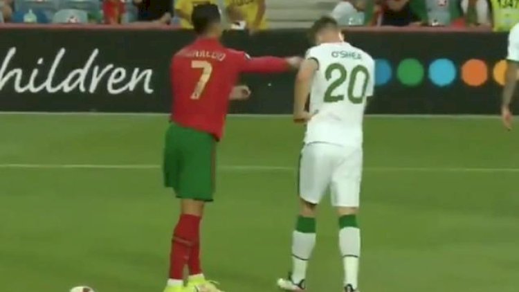    Ronaldo rəqib futbolçuya şillə vurdu - Video   