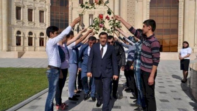    Sabiq icra başçısı futbol komandası yaratdı   