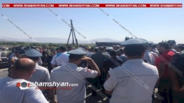    Ermənilər Meğri yolunu bağladı: Polis müdaxilə etdi   