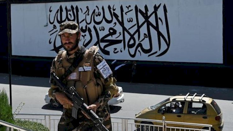   “Taliban“ bayrağını Prezident Sarayına sancdı   