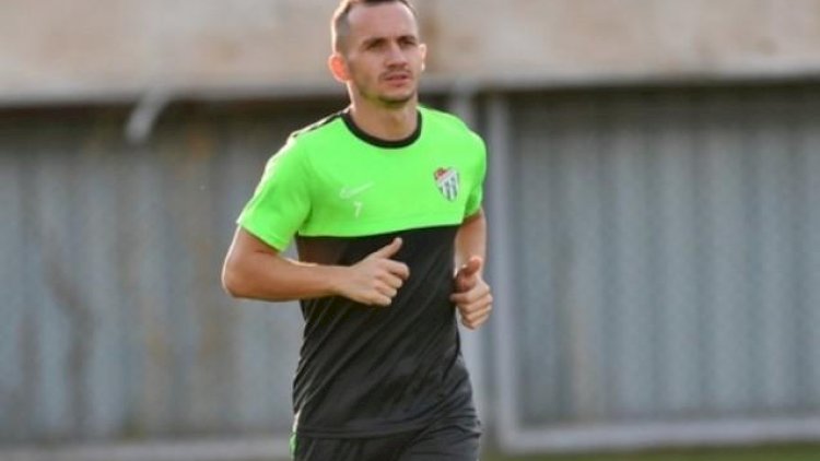    “Bursaspor“un məşqçisi Namiqi meydana buraxmadı, azarkeşlər ayağa qalxdı   