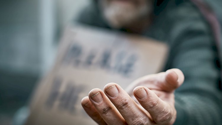    Dilənçi 18 yaşlı oğlanı bıçaqladı   