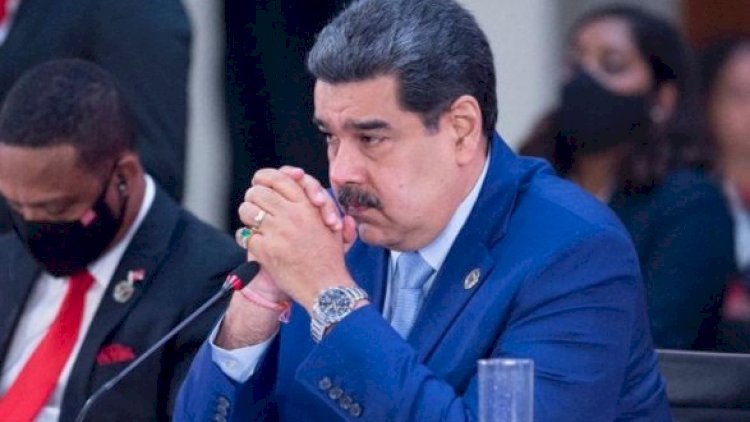    Maduroya Bakıda zümrüd qaşlı üzüyü kim bağışlayıb?   