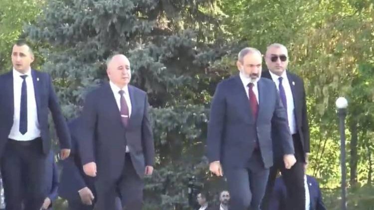    Ermənilər Paşinyanın bayramını zəhərə döndərdi: Etiraz    