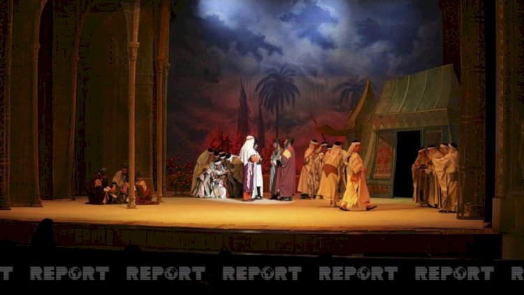    Azərbaycanda pandemiya şəraitində teatrda ilk tamaşa nümayiş olunur - Fotolar   