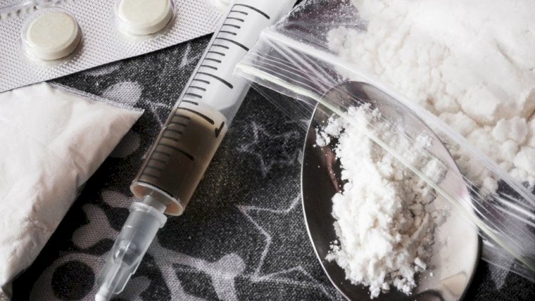    Ata həbsdəki oğluna corabın içində heroin gətirdi - Fotolar   