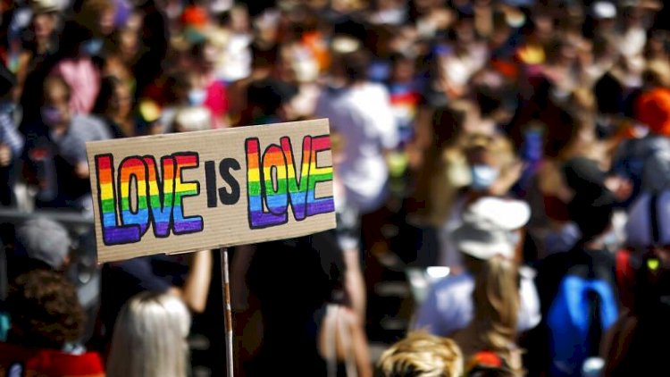    İsveçrə referenduma gedir: Homoseksuallar uşaq sahibi ola biləcəklər   