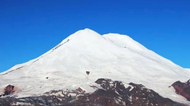    Əlverişsiz hava şəraiti səbəbindən Elbrus dağında bir alpinist öldü   