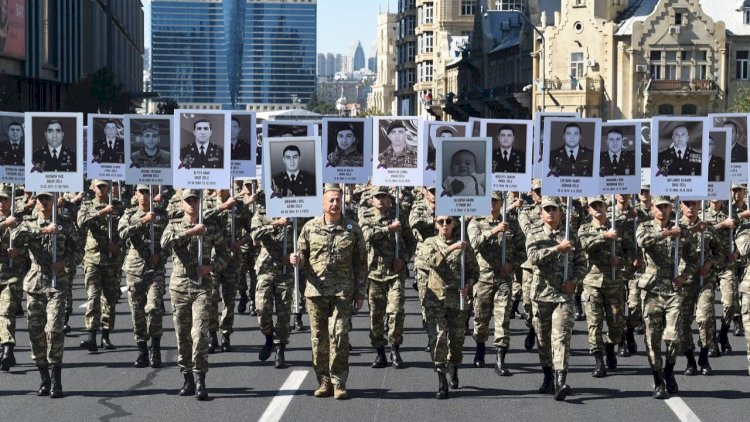    Prezident və birinci xanım Bakıda yürüşdə iştirak edib   