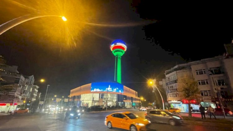    Ankaranın Atakule qülləsi üzərində Azərbaycan bayrağı əks olundu - Fotolar   