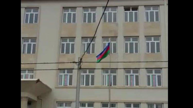    Bakıda Azərbaycan bayrağına hörmətsizlik   - ŞOK VİDEO