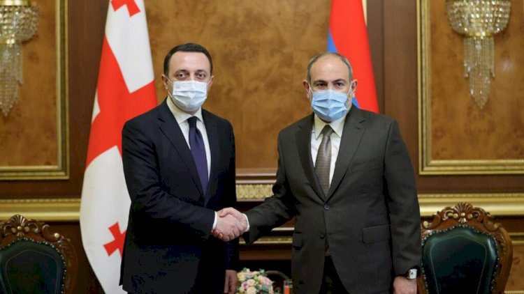    Ermənistan və Gürcüstanın Baş nazirləri İrəvanda görüşdü   