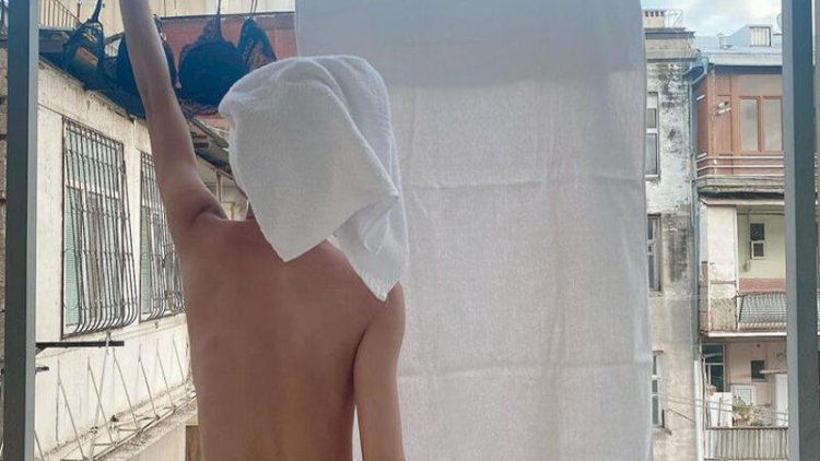    Səmra eyvana alt paltarsız çıxdı, gündəm oldu - Foto   