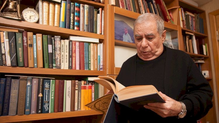    “İnsanların ürəyindən keçsə, mənə münasibət dəyişə bilər” – Əkrəm Əylisli   