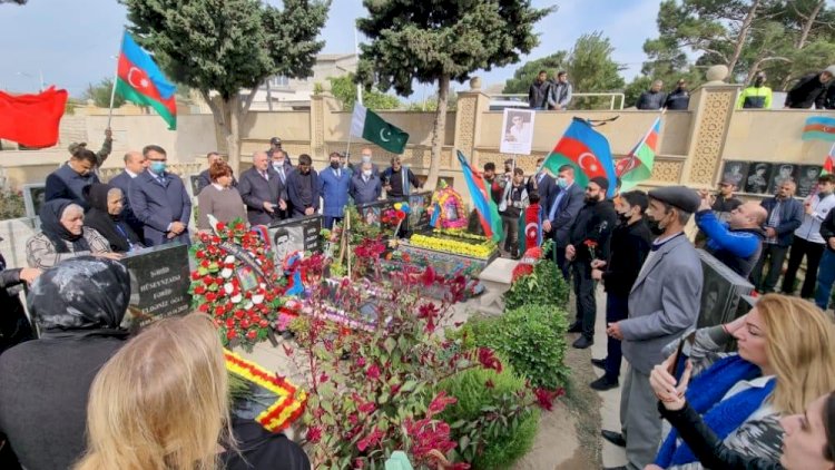   Suraxanıda şəhid anım günündə məzarı başında anıldı   - Fotolar