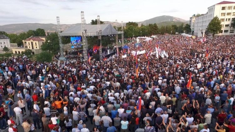    “Ermənistanın taleyi “dayılarımız”ın ümidinə alıb” – “Hraparak”   