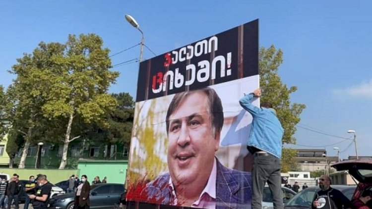   Gürcüstanda Saakaşvilinin əleyhdarları mitinq keçirir   