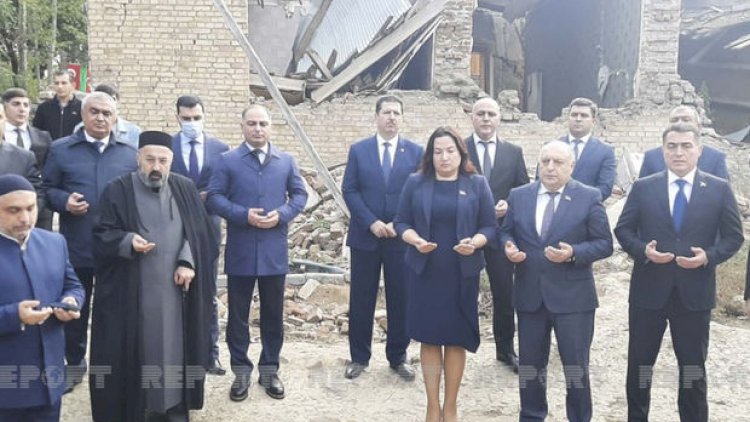    Gəncədə erməni terroru zamanı şəhid olanların xatirəsi anıldı - Fotolar   