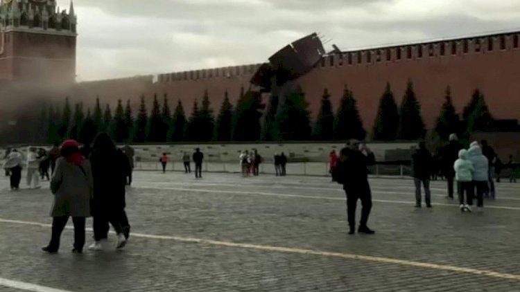    Güclü külək Kremlin divarını uçurdu    - Video