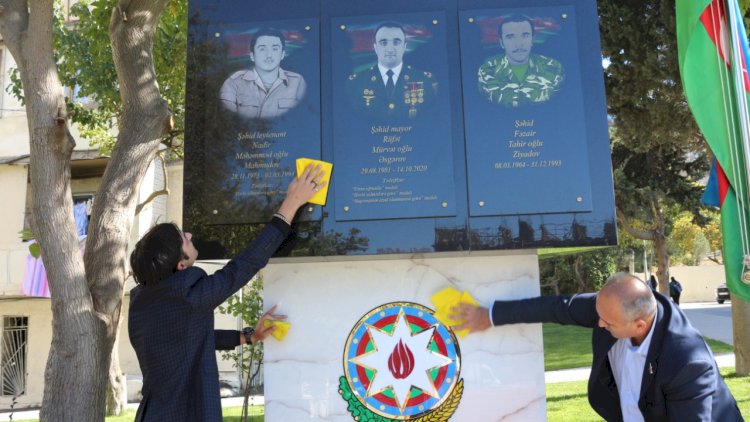    Xətai rayon fəalları şəhidlərimizin abidə kompleksləri ətrafında təmizlik işləri apardılar - Fotolar   