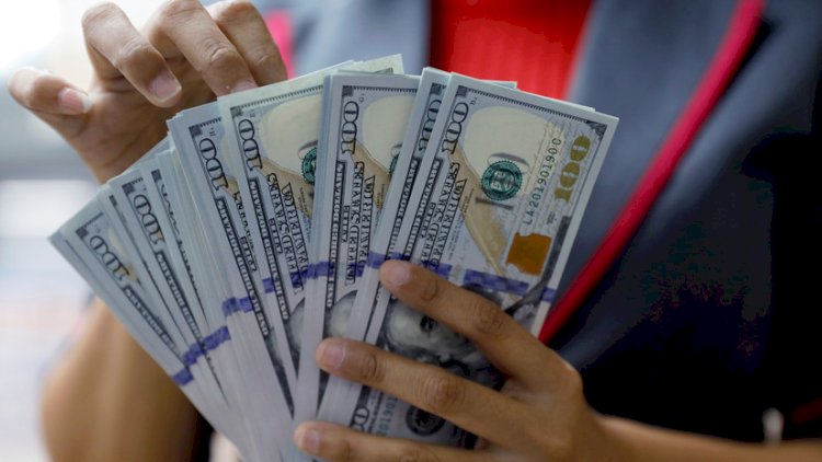    Azərbaycan əhalisinin banklarda nə qədər pulu var?   - Rəsmi