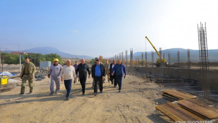    Araik Şuşanın Malıbəyli kəndində Hadrut erməniləri üçün bina tikintisinə baş çəkdi… - Foto   