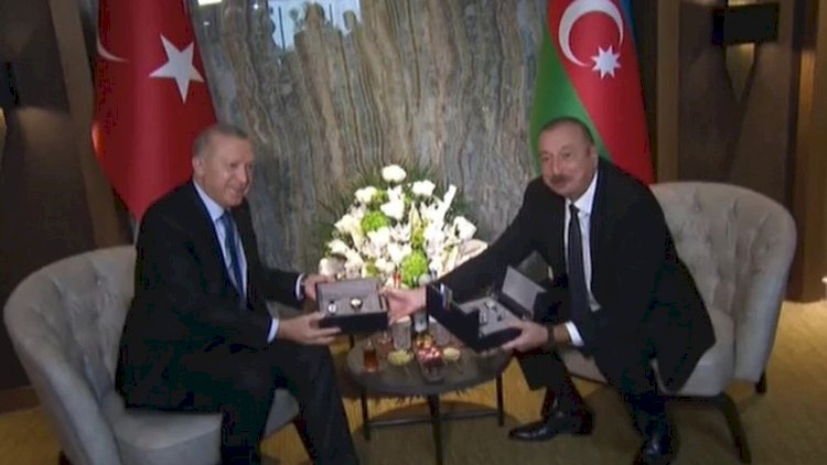    Ərdoğan Azərbaycan Prezidentinə üstündə Xarıbülbül təsviri olan saatlar hədiyyə etdi - Fotolar   