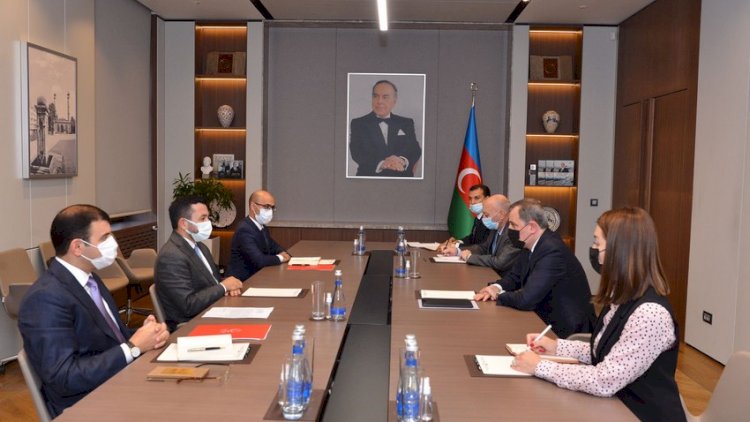    Ceyhun Bayramov İƏT Gənclər Forumunun prezidenti Taha Ayhan ilə görüşdü   